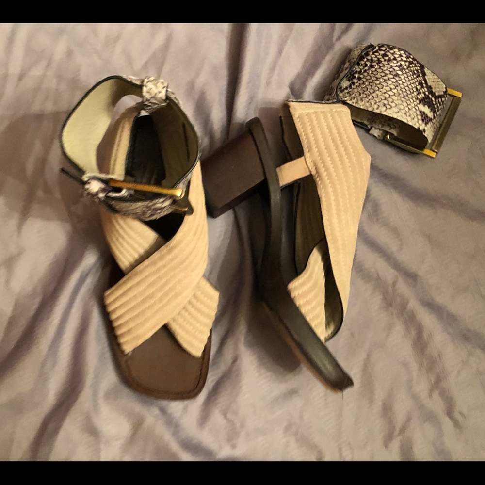 Snake ankle leather sandal